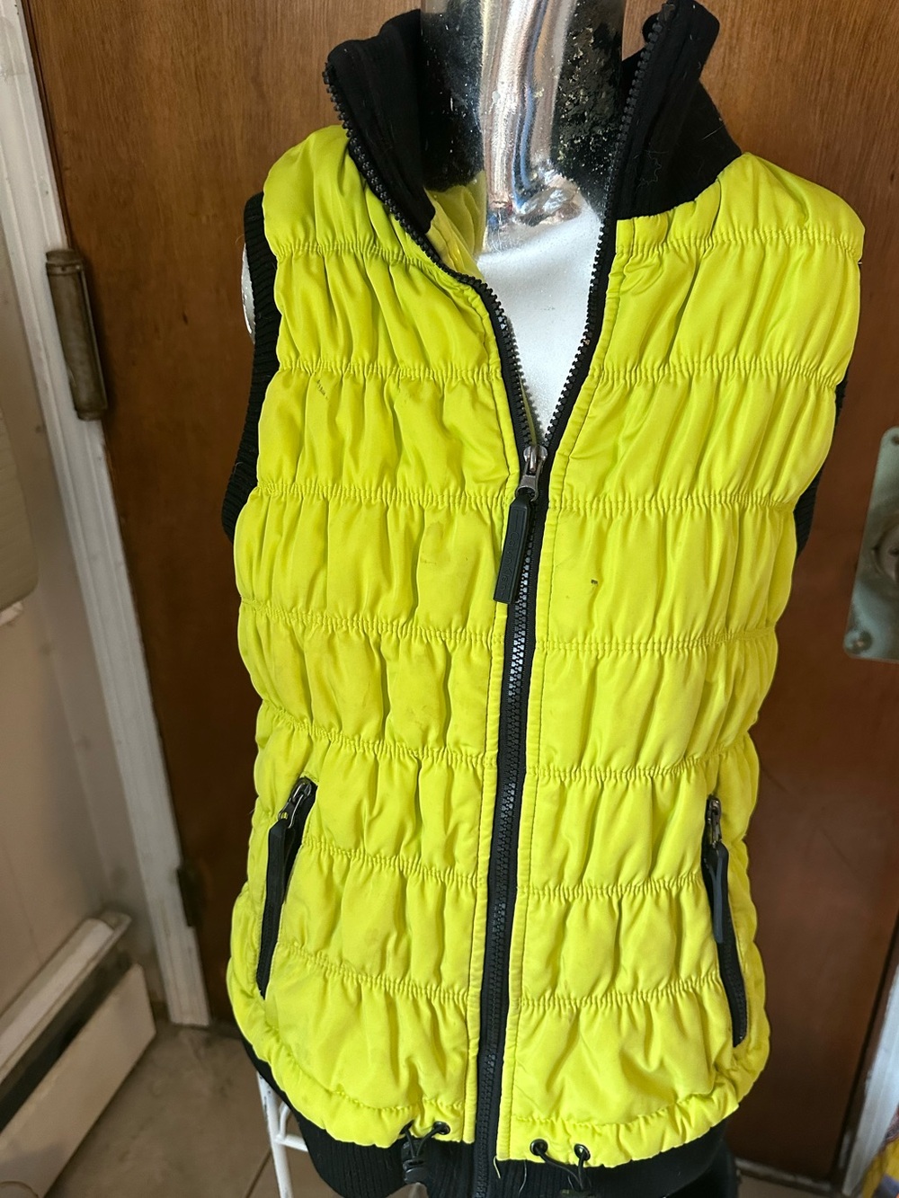 CALVIN KLEIN PERFORMANCE PUFFER VEST WOMENS Sz L Highly Visible Neon Yellow